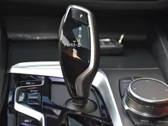 2022 BMW 5 Series 535Le PHEV Pioneer M Sport Package, белый — фото 13