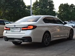 2022 BMW 5 Series 535Le PHEV Pioneer M Sport Package, белый — фото 16