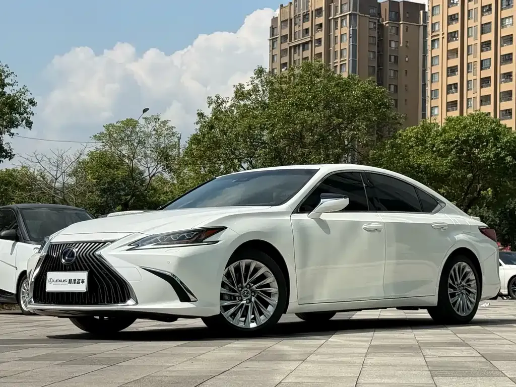 2020 Lexus ES 300h Executive
