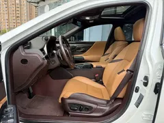 2020 Lexus ES 300h Executive, белый — фото 7