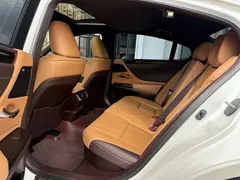 2020 Lexus ES 300h Executive, белый — фото 9