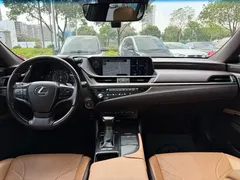 2020 Lexus ES 300h Executive, белый — фото 11