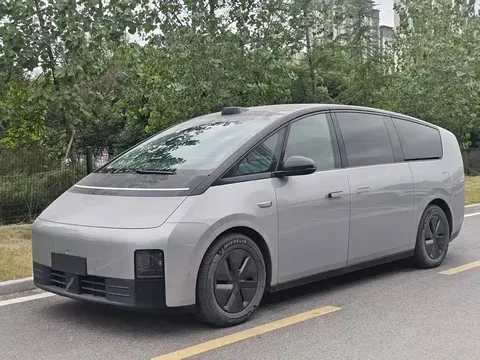 2024 Li Auto MEGA Ultra