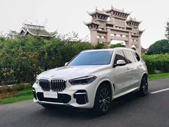 2022 BMW X5 30Li Premium M Sport Package, белый — фото 3