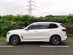 2022 BMW X5 30Li Premium M Sport Package, белый — фото 6