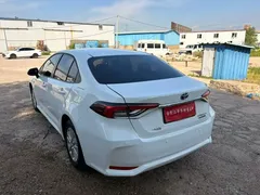2022 Toyota Corolla 1.8L Hybrid E-CVT, белый — фото 9