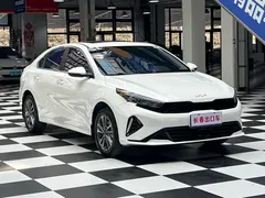 2023 Kia Cerato 1.5L CVT Luxury, белый — фото 3