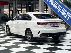 2023 Kia Cerato 1.5L CVT Luxury, белый — фото 6