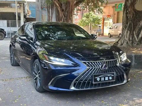 2021 Lexus ES 300h Hybrid Premium