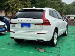 2021 Volvo XC60 T4 Luxury, белый — фото 4