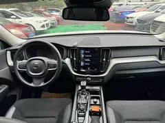 2021 Volvo XC60 T4 Luxury, белый — фото 5
