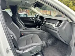 2021 Volvo XC60 T4 Luxury, белый — фото 11