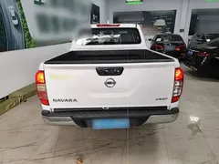 2023 Nissan Navara 2.5L AT 4WD Premium, белый — фото 6