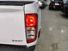 2023 Nissan Navara 2.5L AT 4WD Premium, белый — фото 8