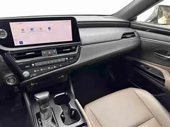 2022 Lexus ES 300h Excellence, белый — фото 14