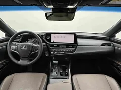 2022 Lexus ES 300h Excellence, белый — фото 15