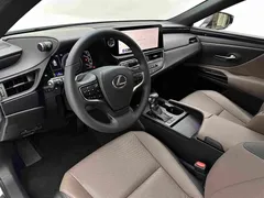 2022 Lexus ES 300h Excellence, белый — фото 16