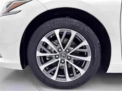 2022 Lexus ES 300h Excellence, белый — фото 30