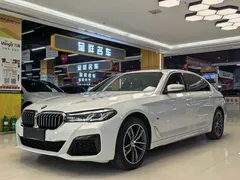 2022 BMW 5 Series 525Li M Sport Package, белый — фото 1