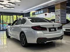 2022 BMW 5 Series 525Li M Sport Package, белый — фото 15