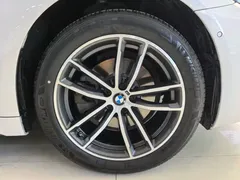 2022 BMW 5 Series 525Li M Sport Package, белый — фото 16