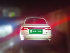 2022 Geely Emgrand 4th Gen 1.5L CVT Premium, белый — фото 3