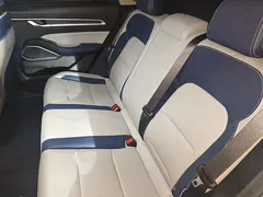 2022 Geely Emgrand 4th Gen 1.5L CVT Premium, белый — фото 13