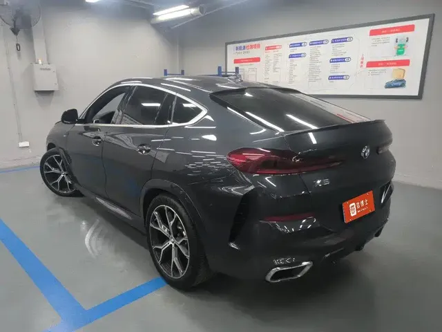 2022 BMW X6 Premium M Sport Package