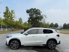 2023 BMW X1 X Design Package, белый — фото 4