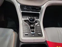 2023 BYD Song Pro Champion DM-i PHEV 71KM Leading, белый — фото 16