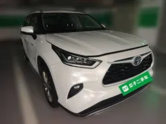 2022 Toyota Highlander Hybrid 2.5L 4WD Premium 7-seat, белый — фото 3