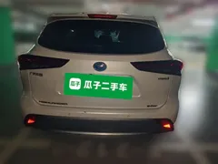 2022 Toyota Highlander Hybrid 2.5L 4WD Premium 7-seat, белый — фото 5
