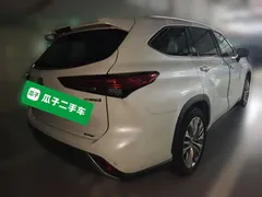2022 Toyota Highlander Hybrid 2.5L 4WD Premium 7-seat, белый — фото 6