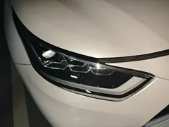 2022 Toyota Highlander Hybrid 2.5L 4WD Premium 7-seat, белый — фото 7