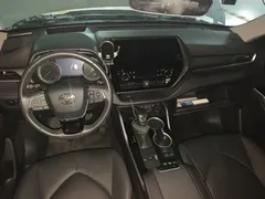 2022 Toyota Highlander Hybrid 2.5L 4WD Premium 7-seat, белый — фото 10
