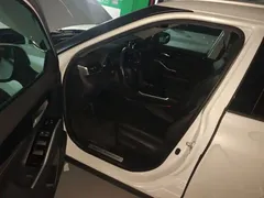 2022 Toyota Highlander Hybrid 2.5L 4WD Premium 7-seat, белый — фото 17