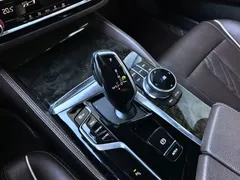 2022 BMW 5 Series 525Li M Sport Package, чёрный — фото 10
