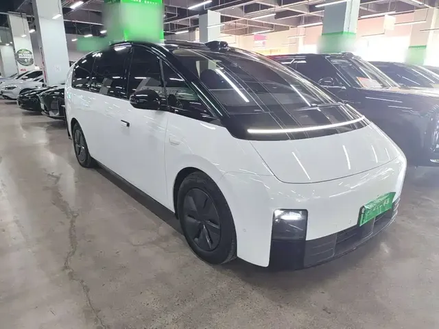 2024 Li Auto MEGA Ultra
