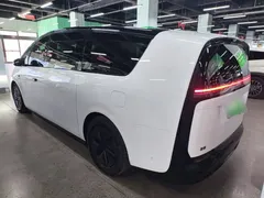 2024 Li Auto MEGA Ultra, белый — фото 5