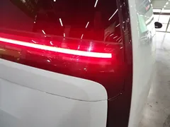 2024 Li Auto MEGA Ultra, белый — фото 8