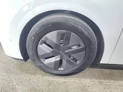 2024 Li Auto MEGA Ultra, белый — фото 23