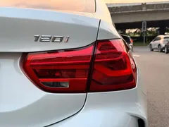 2021 BMW 1 Series 120i M Sport Night Edition, белый — фото 32