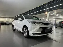 2021 Toyota Sienna 2.5L Hybrid Platinum, белый — фото 3