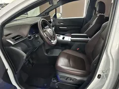 2021 Toyota Sienna 2.5L Hybrid Platinum, белый — фото 4