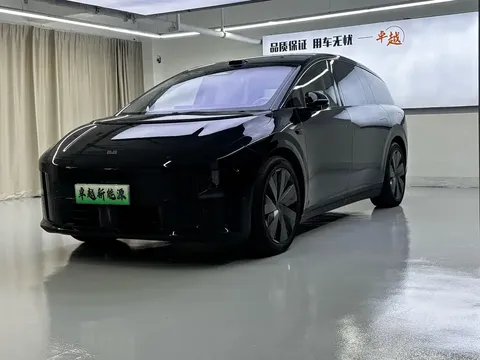 2025 Li Auto i8 Standard