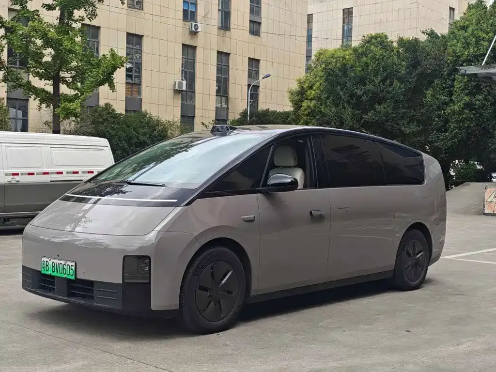 2024 Li Auto MEGA Ultra