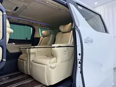 2023 Toyota Alphard 2.5L Hybrid Premium Gold, белый — фото 6