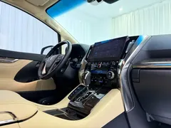 2023 Toyota Alphard 2.5L Hybrid Premium Gold, белый — фото 10
