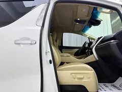 2023 Toyota Alphard 2.5L Hybrid Premium Gold, белый — фото 12