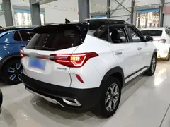 2021 Kia Seltos 1.5L CVT Trend, белый — фото 7